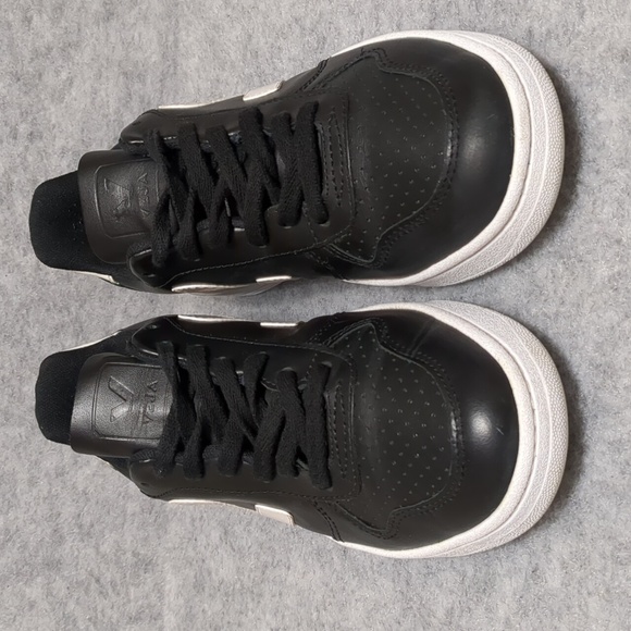 Veja v10 leather sneakers  black and white Women's Shoes Size 7 - Picture 3 of 10